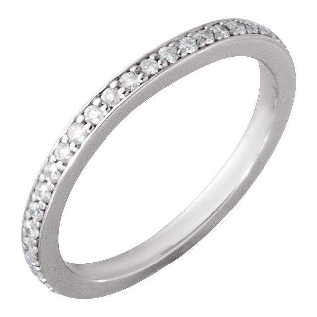 Diamantring i gull eller platina – modell 121914 – 14 kt hvitt gull – Naturlige diamanter – Rund 1,3 mm · 0,25 ct totalt · 32 steiner
