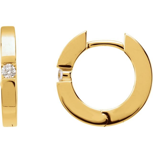 Diamantcreoler i 14 kt gult gull, 0,07 ct totalt, rund sten 2,1 mm, lengde 14,3 mm, tykkelse 2,4 mm (par) fra Smykke24