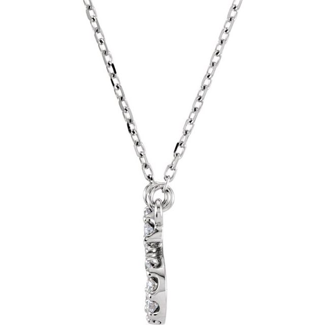 Bokstavhalskjede «B» i 14 kt hvitt gull med diamant, 0,125 ct totalt, 40,6 cm fra Smykke24