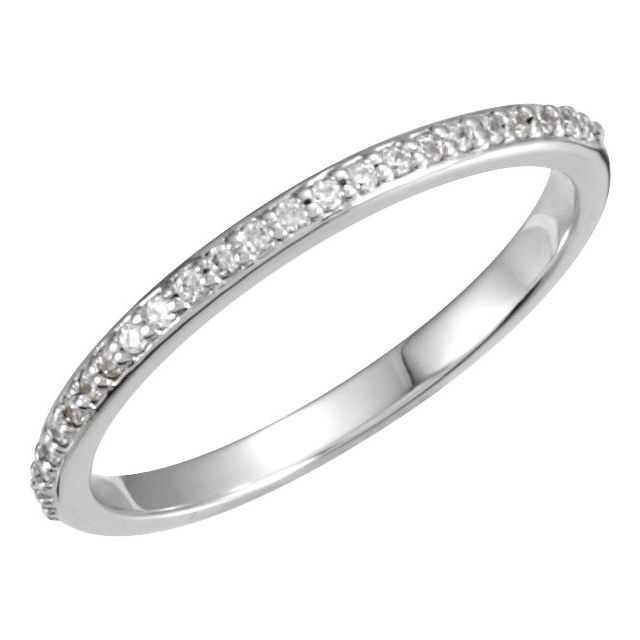 Diamantring i gull eller platina – modell 121806 – 14 kt hvitt gull – Naturlige diamanter – Rund 1 mm · 0,125 ct totalt · 26 steiner