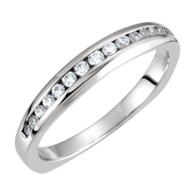 Diamantring i gull eller platina – modell 121803 – 14 kt hvitt gull – Naturlige diamanter – Rund · 0,2 ct totalt · 15 steiner