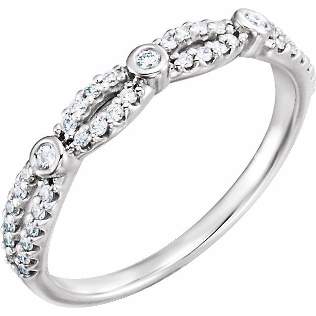 Diamantring i gull eller platina – modell 121880 – 10 kt hvitt gull – Naturlige diamanter – Rund · 0,25 ct totalt · 43 steiner