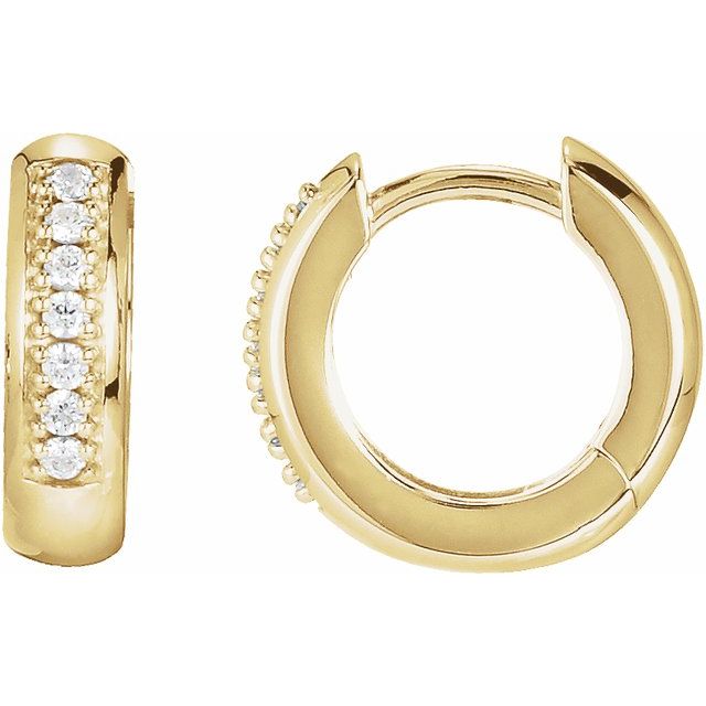 Diamantøredobber i 14 kt gult gull, 0,125 ct totalt, rund sten 1,3 mm, lengde 12,6 mm, tykkelse 3,5 mm (par) fra Smykke24