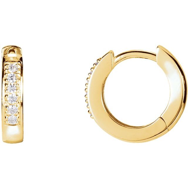 Diamantcreoler i 14 kt gult gull, 0,08 ct totalt, rund sten 1,2 mm, lengde 12,5 mm, tykkelse 2,7 mm (par) fra Smykke24
