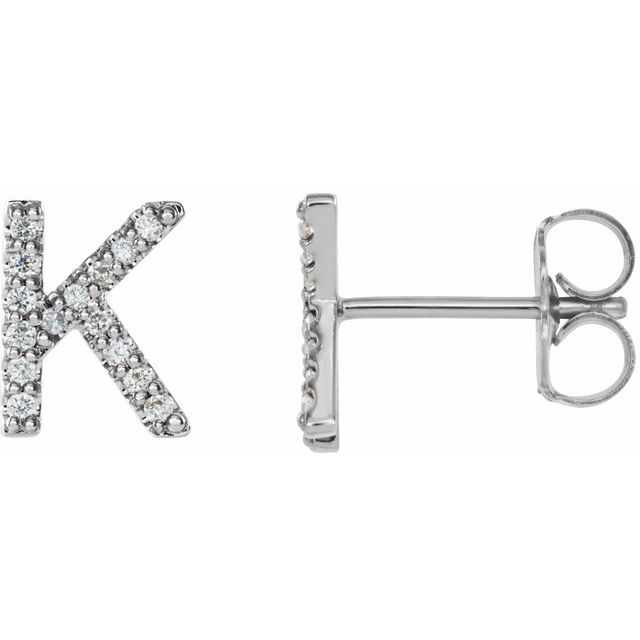 Bokstavøredobber «K» i 14 kt hvitt gull med diamant, 0,125 ct totalt (par) fra Smykke24