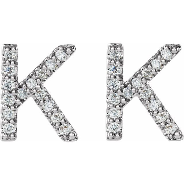 Bokstavøredobber «K» i 14 kt hvitt gull med diamant, 0,125 ct totalt (par) fra Smykke24