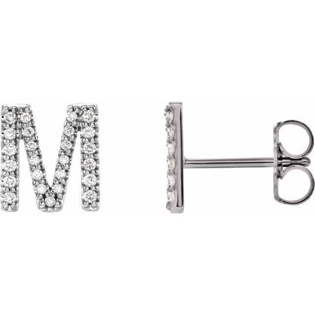 Bokstavøredobber «M» i 14 kt hvitt gull med diamant, 0,20 ct totalt (par) fra Smykke24