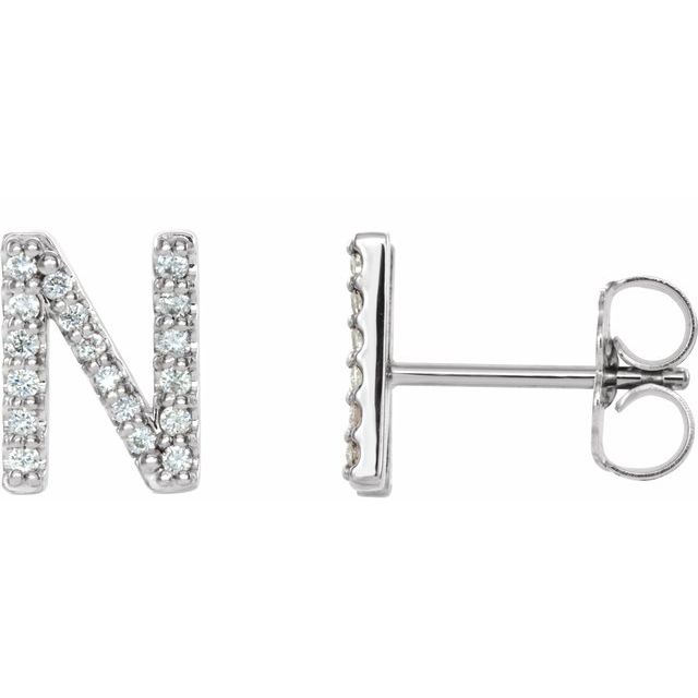 Bokstavøredobber «N» i 14 kt hvitt gull med diamant, 0,125 ct totalt (par) fra Smykke24