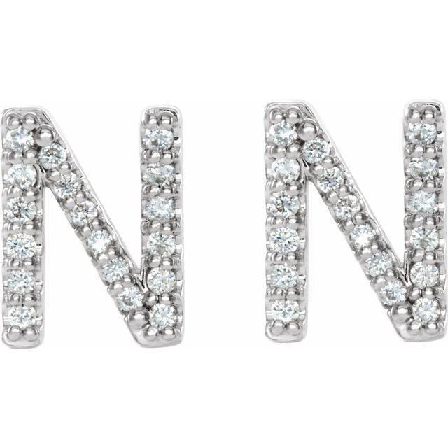 Bokstavøredobber «N» i 14 kt hvitt gull med diamant, 0,125 ct totalt (par) fra Smykke24