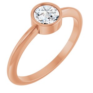 Ring i 14 kt roségull med laboratoriedyrket moissanitt – 5 mm