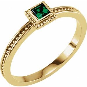 Ring i 14 kt gult gull med laboratoriedyrket edelsten – 3 × 3 mm