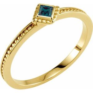 Ring i 14 kt gult gull med laboratoriedyrket edelsten – 2,5 × 2,5 mm