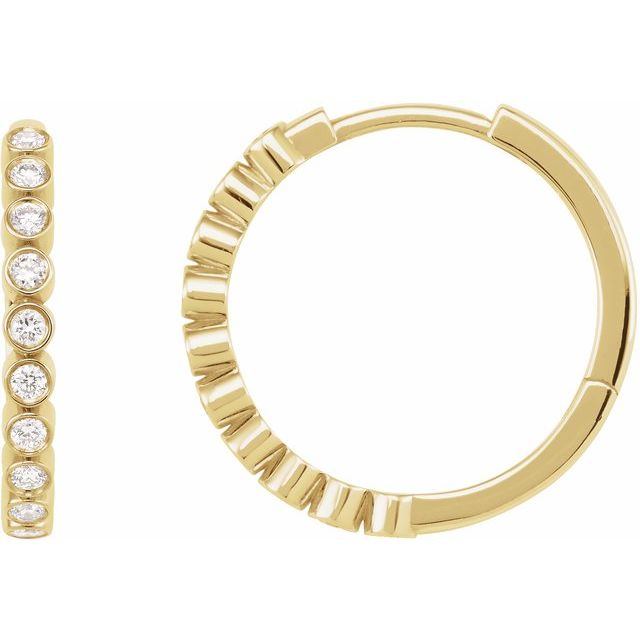 Creoler i 14 kt gult gull med laboratoriedyrket diamant, 0,25 ct totalt, rund sten 1,5 mm, lengde 18 mm, tykkelse 2,2 mm (par) fra Smykke24